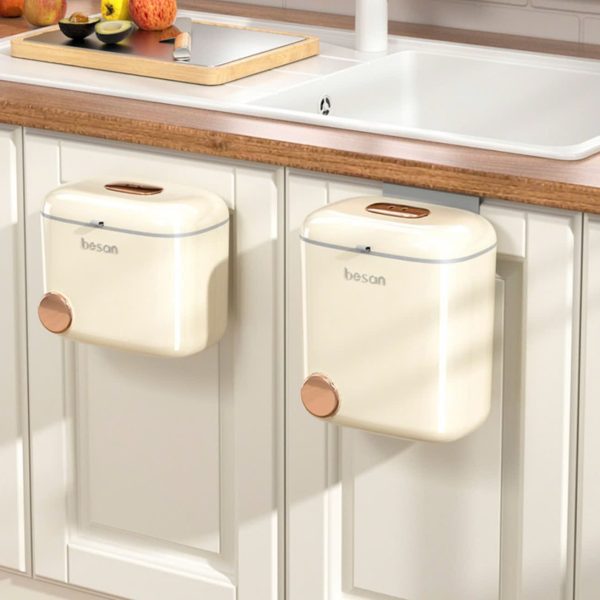 Thùng rác treo cửa bếp